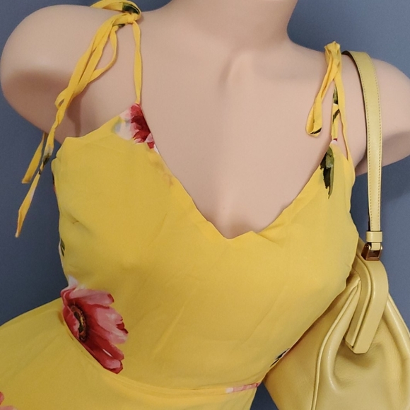 Stunning floral lined sundress - Picture 2 of 8